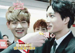 Aww Kris teasing Kai. His face at the end is so adorable like a puppy thinking: Whaa you didn't give me the cookie