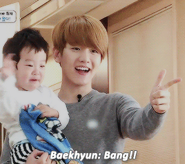 Baekkie and Channie playing with the twins. Just goes to show that they really do watch the show. <3