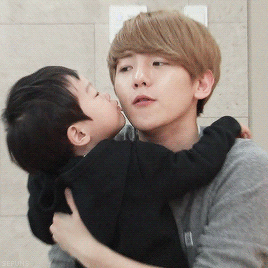 #exo #baekhyun I was waiting for this so long omg ✨❤️ He really has father material tho ❤️