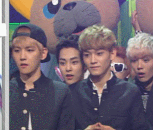 EXO's reaction when they won on Music Bank... Luhan's face is so funny!