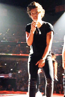 {gif} aww!! That's hilarious! Styles are you scared of malik?