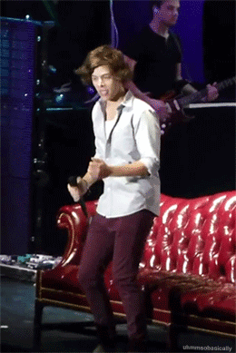 {GiF} harry @Gemma Docherty Docherty Styles you are so lucky to have him as a brother xx