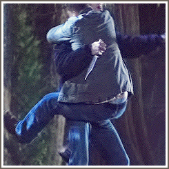 [GIF SET] Every four years, Jensen feels the need to assure himself that Jared can still carry him. It's his subtle version of a human scale.