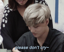 {gif} Sweet Kai :' <3 oh my goodness YAA how the hell can we not cry our ass off when we met you and the other members?:''' OMG #jongin #exo