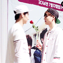 GOT7 ‏JB and mark ... The look in Mark's face is priceless (one of my favourite gifs ever!!