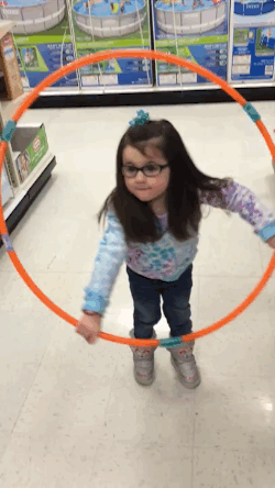 Hailey! This is exactly what hula-hooping feels like. | This Adorable Girl Trying To Hula Hoop Failed So Hard She Won