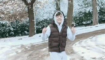 Harry's reaction to snow : [gif] took a long time to find this gif<<<<<< totally worth it