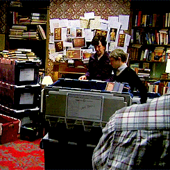 I don't know what Martin is doing in this scene...but I approve. gif. And sherlock's wearing the purple shirt :D