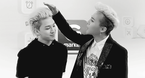 I love the face GD makes: just touching ya hair and you star poking me. Riiight lol
