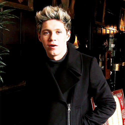 I swear a little part of me dies every time I see Niall winking! {GIF}