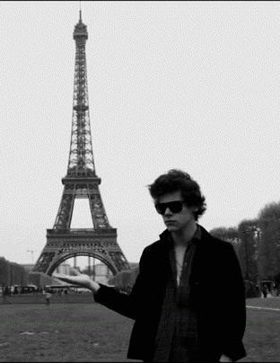 I want to go to Paris so bad! And plus, I now need to do this so I can do what Harry did: (gif