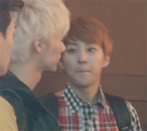 I'm so done lol #Xiumin #Luhan (gif anw xiumin looks really handsome~