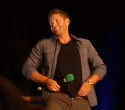Jensen, flashing those abs... *sigh* - VanCon2014 - Mr. Ackles I'm gonna have to ask you to not, please.