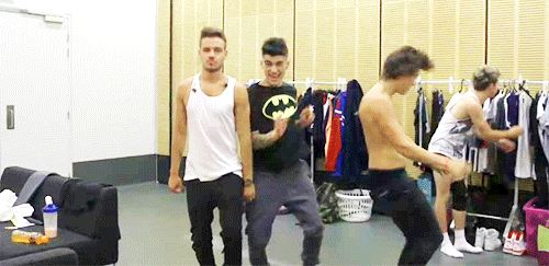 Just one of the many reasons why we love 1D. They're silliness!
