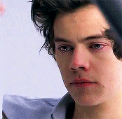 Leer Imaginas de Harry Styles - 31. He's crying and you comfort him. - Wattpad