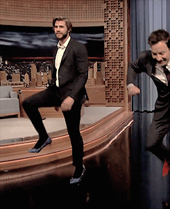 Liam Hemsworth And Jimmy Fallon Try To Walk In High Heels