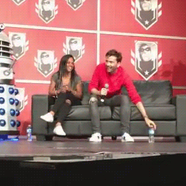mizgnomer: “How to make an entrance, by David Tennant (featuring Freema Agyeman Montreal Comic Con - July 2017 Source [ X ] ”