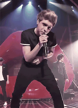 Niall [gif] <<< saw this just when i listened she's not afraid perfect moment haha