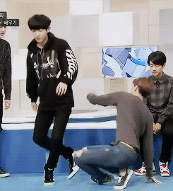Park Chanyeol | EXO 90:2014. Evidence of why Sehun is in the dancing line and Chanyeol is in the Beagle line.