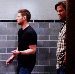 Supernatural Daily - one can never have enough Jensen dancing gifs...