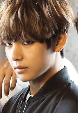 TAEHYUNG WHY DO YOU WANT TO KILL ME!? YOU ARE SO GORGEOUS AND HANDSOME