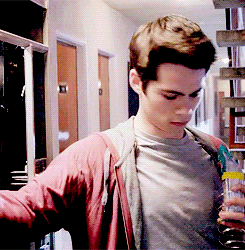 Teen wolf - Stiles grabbing candy from the 