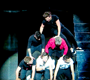 The hotties in One Direction always know how to put on an incredible show! The guys work day after day to perfect their performances for their fans, but that doesn't mean they don't like to have TONS of fun onstage. Yep, these babes can get pretty crazy in concert, and we LOVE it! Here are 10 of the funniest 1D concert GIFs that are sure to make you LOL. Ready team?!  We definitely know who didn't make the cheer team *cough cough*Louis Tomlinson. TWERK!  You go Miley... wait, we mean Niall Ho...