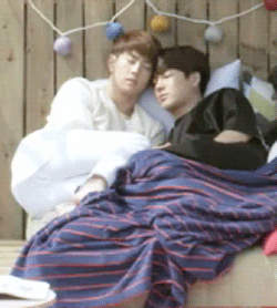 the moments in the bed were my favorite >v< when Mark's leg was liked wrapped around Jackson the second time