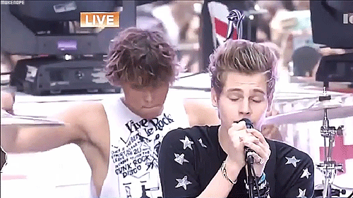There was the moment Ashton looked lustily at the back of Luke's head, burning with passion. | 28 Life-Changing Things That Happen When 5SOS Performs At The 