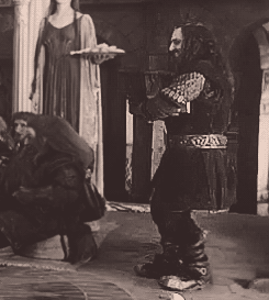 THORIN IS DANCING.