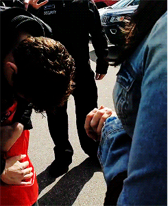 Tom Hiddleston meeting fans in Hamilton, Ontario. Little girl runs up and hugs his leg part 2