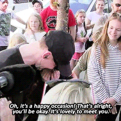 Tom Hiddleston meets a young girl who drove three hours to his hotel on the Gold Coast. Gif-set (by cheers-mrhiddleston.tumblr: http://cheers-mrhiddleston.tumblr.com/post/147161821347/tom-hiddleston-meets-a-young-girl-who-drove-three Video: http://etcanada.com/video/721940547505/tom-hiddleston-chats-with-fans-on-the-gold-coast/