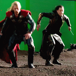 TTDW Loki and Thor. *gif* @Kelly Teske Goldsworthy Teske Goldsworthy Holle  Kelly!!!! Look at him!! XD