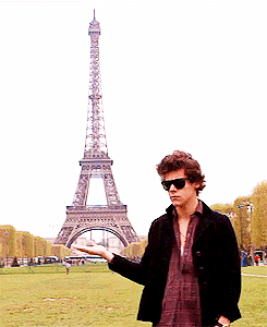When he lifted the Eiffel Tower and it didn’t look terrible or ridiculous at all. | 30 Times Harry Styles Was The Most Perfect Member Of One Direction In 2013