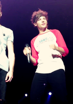 When he thrusted like this. | 30 Times Louis Tomlinson Was The Most Perfect Member Of One Direction In 2013
