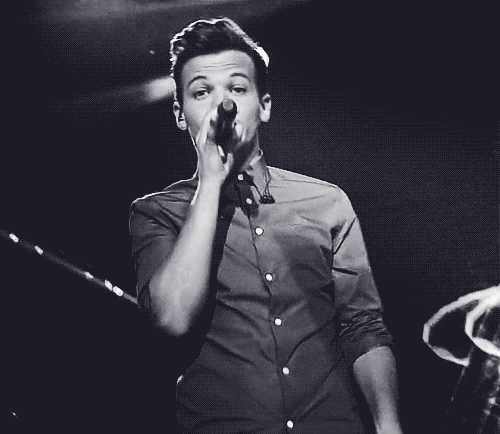 Whenever he sings and you can hear his little voice and it is perfect. | 43 Times Louis Tomlinson Was The Most Perfect And Beautiful Member Of One Direction