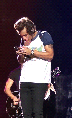 You wish you were this imaginary cell phone. | 31 Signs You Love Harry Styles More Than Anything On This Planet