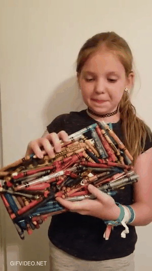 Her crayon box had forgotten in the car.