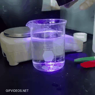 Adding florescent tracing dye to water