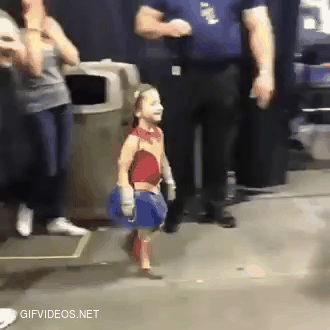 Mother is moved to tears after her daughter meets Wonder Woman